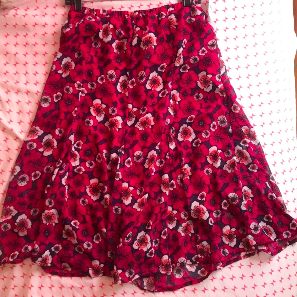 ❤️ NWT Fuchsia Floral Skirt